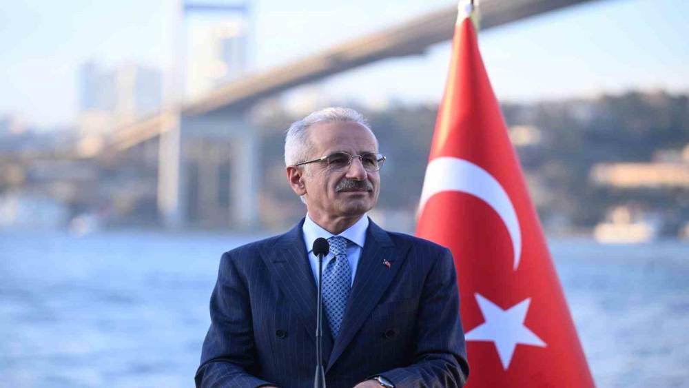 Bakan Uraloğlu: "29 Ekim&rsquo;de Ankara&rsquo;da Başkentray, İstanbul&rsquo;da Marmaray, Sirkeci-Kazlı&ccedil;eşme Raylı Sistem Hattı ve Gayrettepe-İstanbul Havalimanı-Halkalı Metro Hattı ile İzmir&rsquo;de İZBAN hatlarımız t&uuml;m g&uuml;n &uuml;cretsiz olacak"

