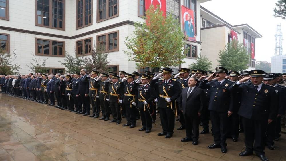 Bing&ouml;l&rsquo;de Cumhuriyet Bayramı kutlamaları &ccedil;elenk sunumuyla başladı
