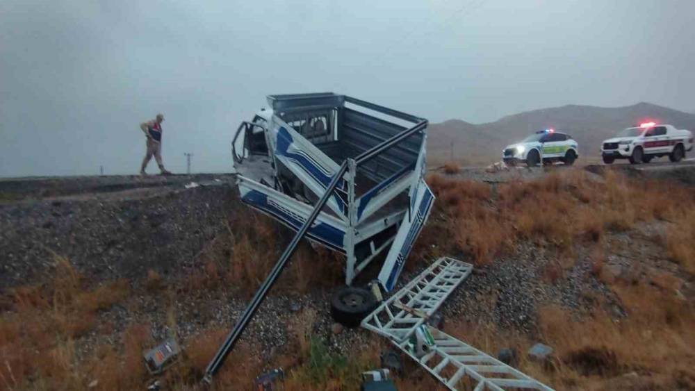 Van Başkale yolunda feci kaza: 12 yaralı
