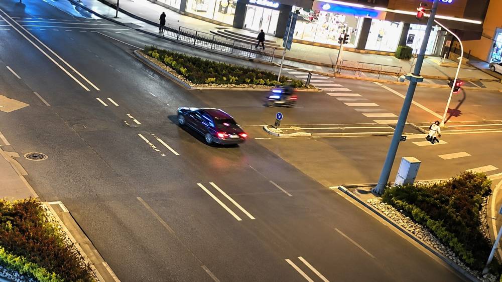 &Ccedil;arptığı aracın camından i&ccedil;eri girmişti, o anlar kamerada
