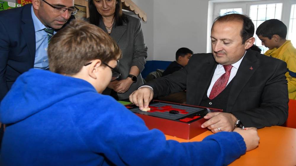 Atıl durumdaki ilkokul binası Akıl ve Zeka Oyunları Köyü’ne dönüştürüldü
