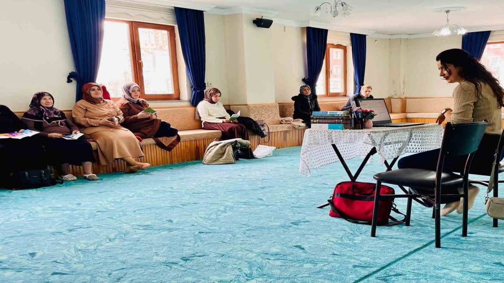 Kur&rsquo;an kursu kursiyerlerine SAHA eğitimi verildi
