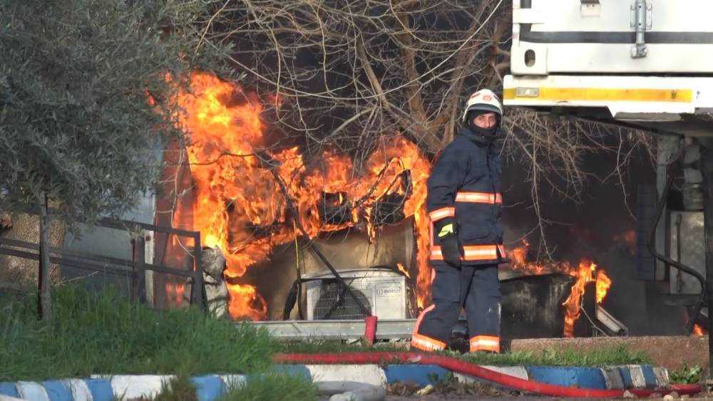 Kilis&rsquo;te STK&rsquo;ya ait prefabrik yapıda yangın
