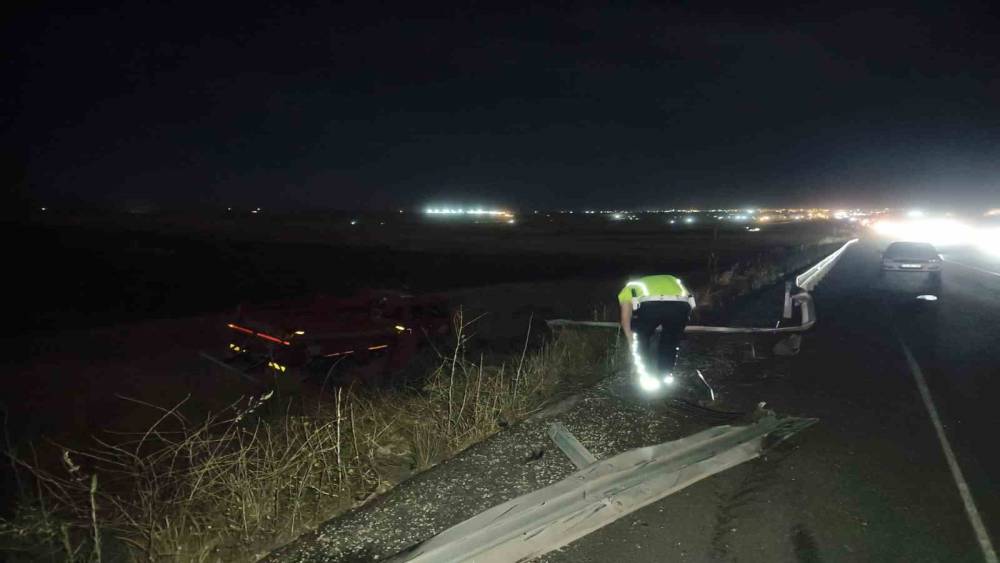Siverek&rsquo;te minib&uuml;s ile araz&ouml;z &ccedil;arpıştı: 8 yaralı
