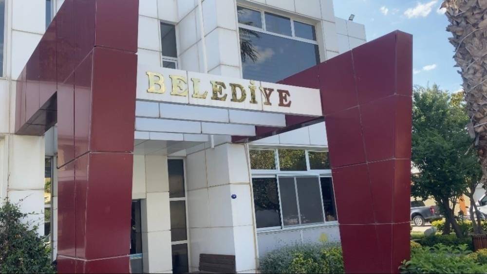 Seferihisar Belediye Başkanı İsmail Yetişkin ve 19 ş&uuml;pheli adliyede
