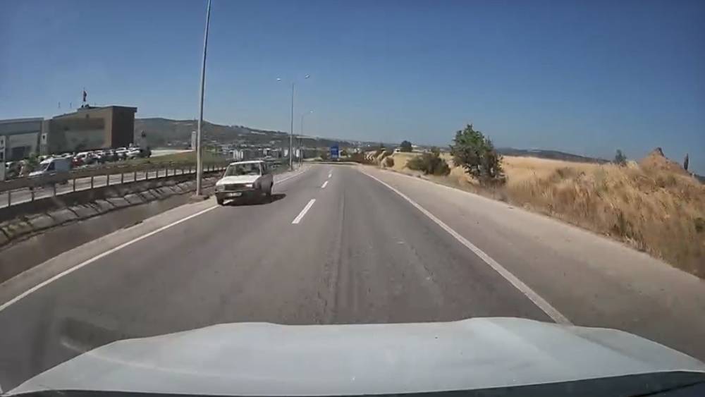 &Ccedil;anakkale&rsquo;de ters y&ouml;nde giden s&uuml;r&uuml;c&uuml; kazaya davetiye &ccedil;ıkarttı
