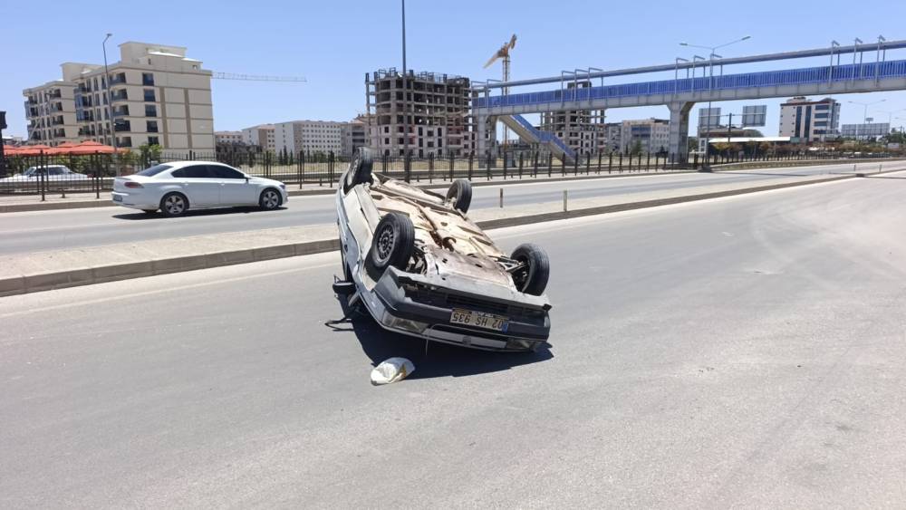 Takla atan otomobilin s&uuml;r&uuml;c&uuml;s&uuml; yaralandı

