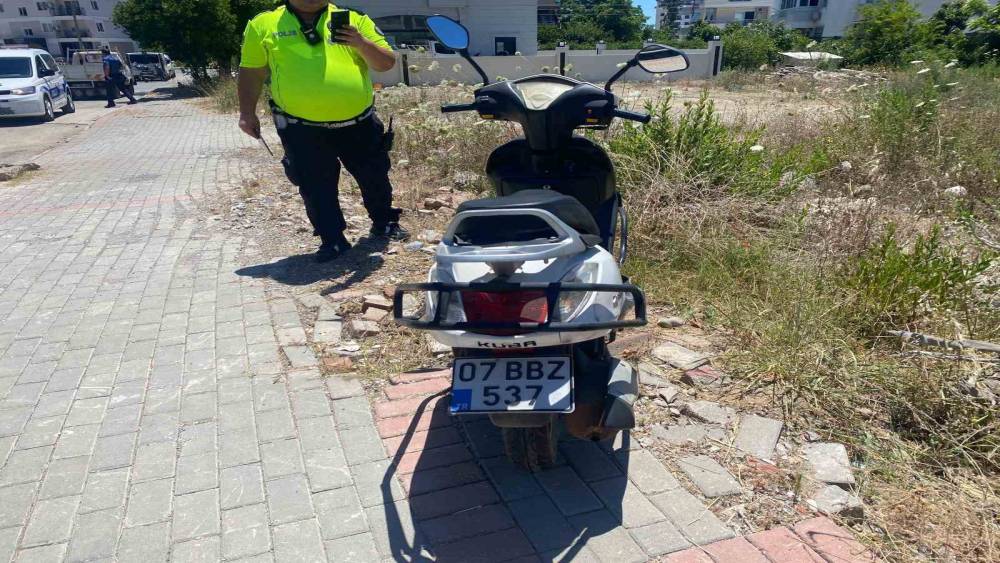 Gazipaşa&rsquo;da motosiklet ile kamyonet &ccedil;arpıştı: 1 yaralı
