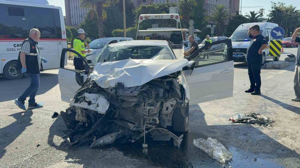 Samsun&rsquo;da halk otob&uuml;s&uuml;n&uuml;n karıştığı kazada 1 kişi hayatını kaybetti
