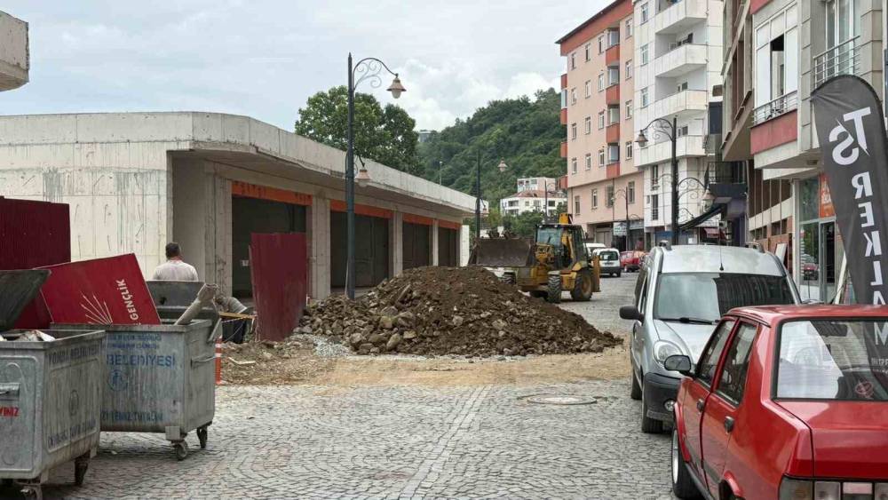 CHP&rsquo;den ayrıldılar, parti tabelasını &ccedil;&ouml;pe attılar
