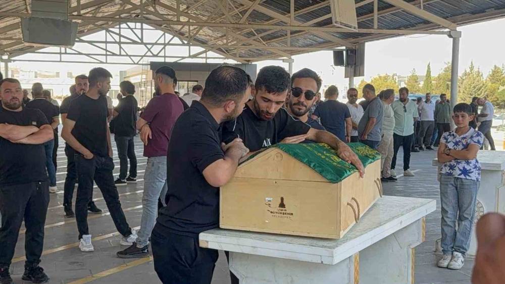 Havuzda hayatını kaybeden minik Kadir, Gaziantep&rsquo;te son yolculuğuna uğurlandı

