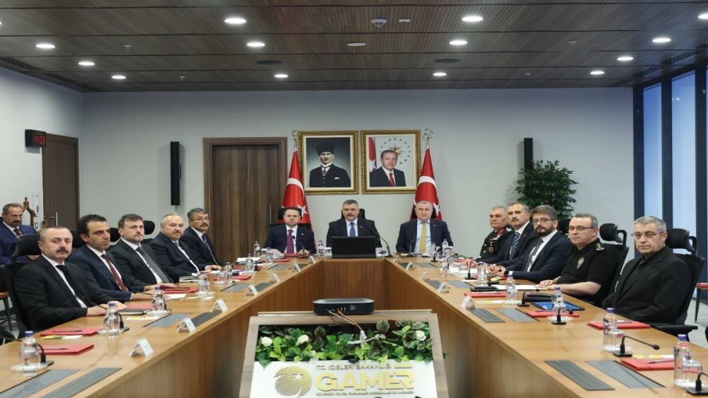 &Uuml;&ccedil; bakan &lsquo;Spor G&uuml;venliği Değerlendirme&rsquo; toplantısında bir araya geldi

