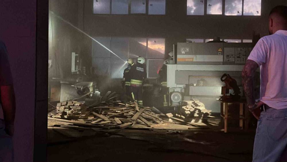 Samsun&rsquo;da kereste imalathanesinde korkutan yangın
