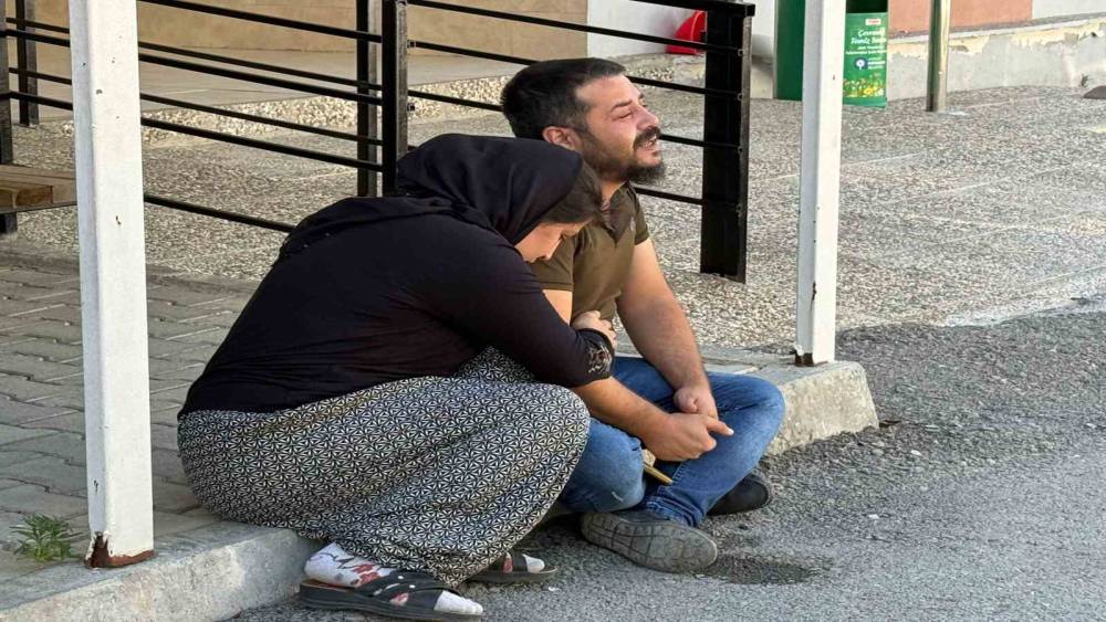 Geri manevra yapan baba, &ouml;l&uuml;m&uuml;ne sebep olduğu bebeğinin cenazesini g&ouml;zyaşları arasında teslim aldı

