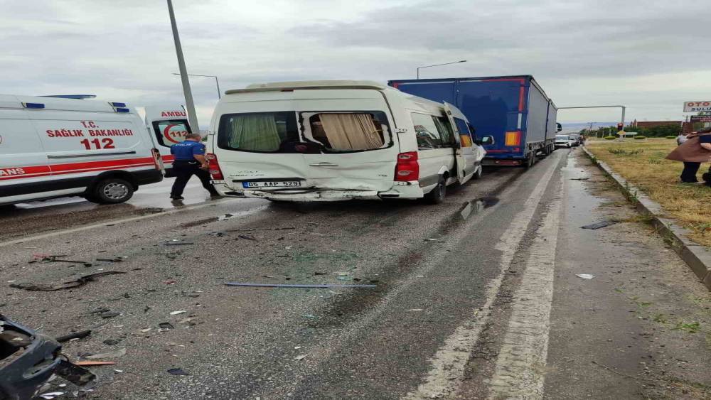 Amasya&rsquo;da zincirleme kaza: 11 yaralı
