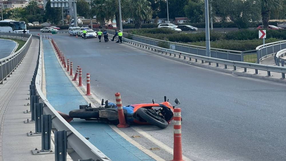 İzmir&rsquo;de motosiklet kazası: 20 yaşındaki gen&ccedil; kız yaşamını yitirdi
