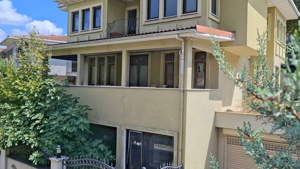Yazar Murat Koparan &Uuml;sk&uuml;dar&rsquo;daki villasında &ouml;l&uuml; bulundu
