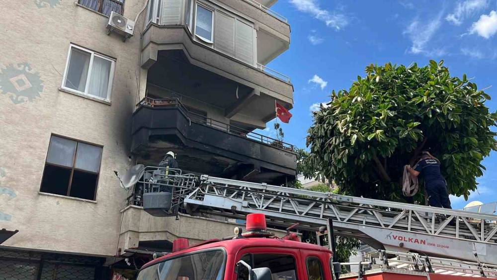 Alanya&rsquo;da alevlere teslim olan dairede 3 &ccedil;ocuk dumandan etkilendi
