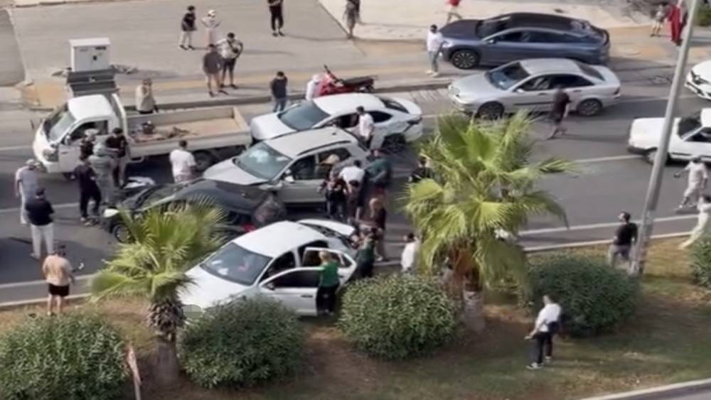 Mersin&rsquo;de 7 ara&ccedil;lı zincirleme kaza: 3 yaralı
