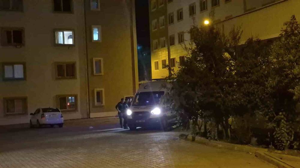 Yurtta kalan iki &ouml;ğrenci gıda zehirlenmesi ş&uuml;phesiyle hastaneye kaldırıldı

