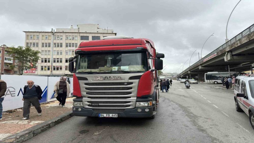 Uşak&rsquo;ta tırın &ccedil;arptığı 74 yaşındaki yaya hastanede hayatını kaybetti
