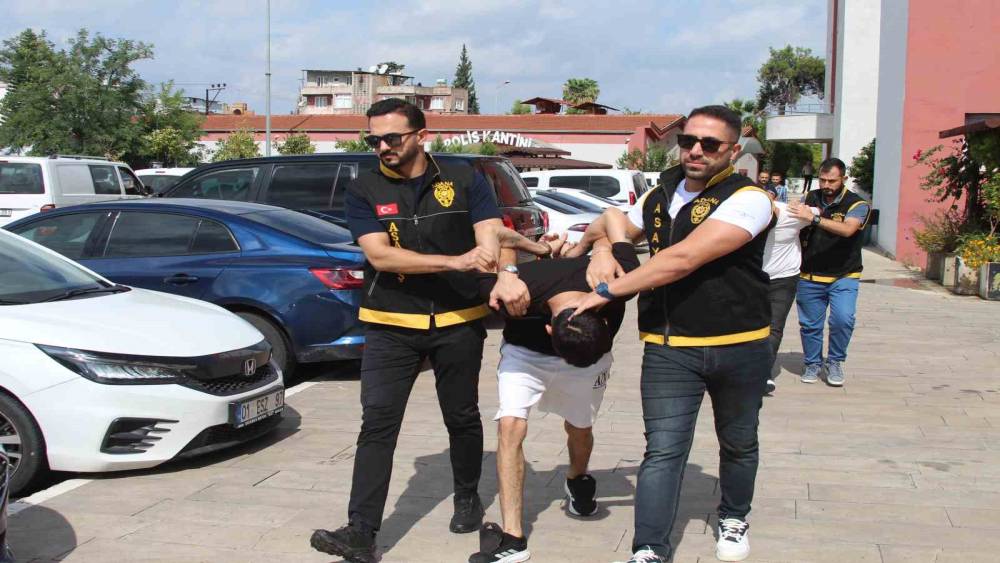 Pimi &ccedil;ekilen el bombasına bomba imha uzmanından koli bandıyla m&uuml;dahale
