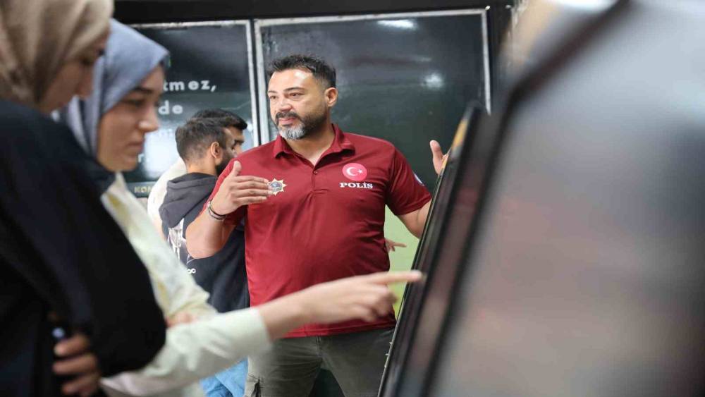 NARKO TIR ilk kez Elazığ&rsquo;da: Vatandaşlardan yoğun ilgi
