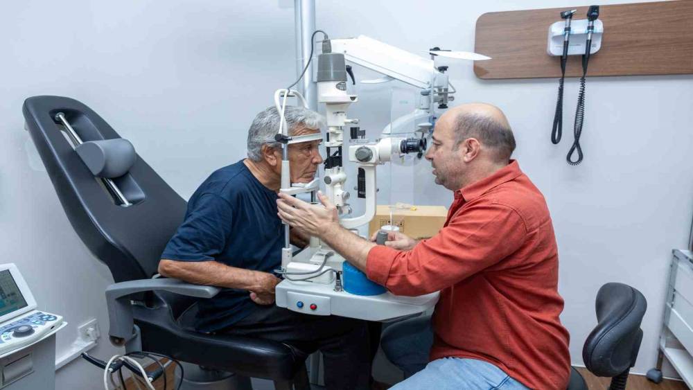 Mersin&rsquo;de 65 yaş &uuml;st&uuml; vatandaşlara g&ouml;z sağlığı desteği

