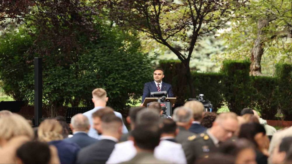 Bakan Kacır, Almanya&rsquo;nın Kuzey Ren-Vestfalya Eyaleti Başbakanı W&uuml;st ile bir araya geldi
