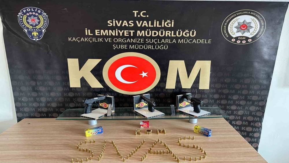 Sivas merkezli 4 ilde ka&ccedil;ak silah operasyonu: 2 tutuklama
