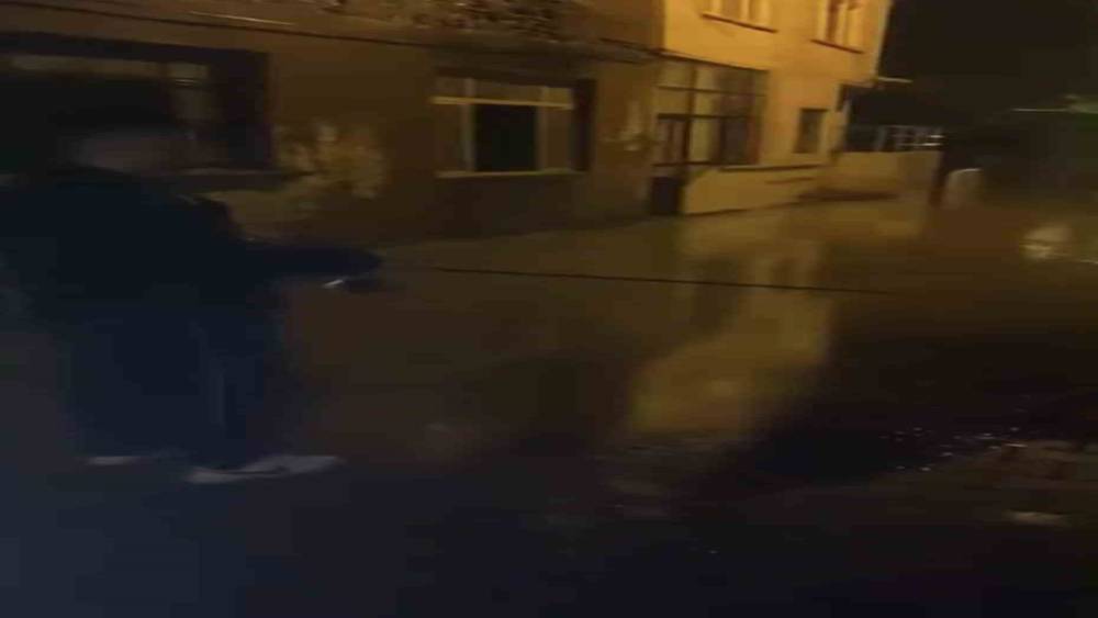 Biga&rsquo;da cadde ve sokaklar g&ouml;le d&ouml;nd&uuml;
