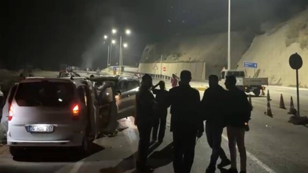 Y&uuml;ksekova&rsquo;da iki ayrı trafik kazasında 9 kişi yaralandı
