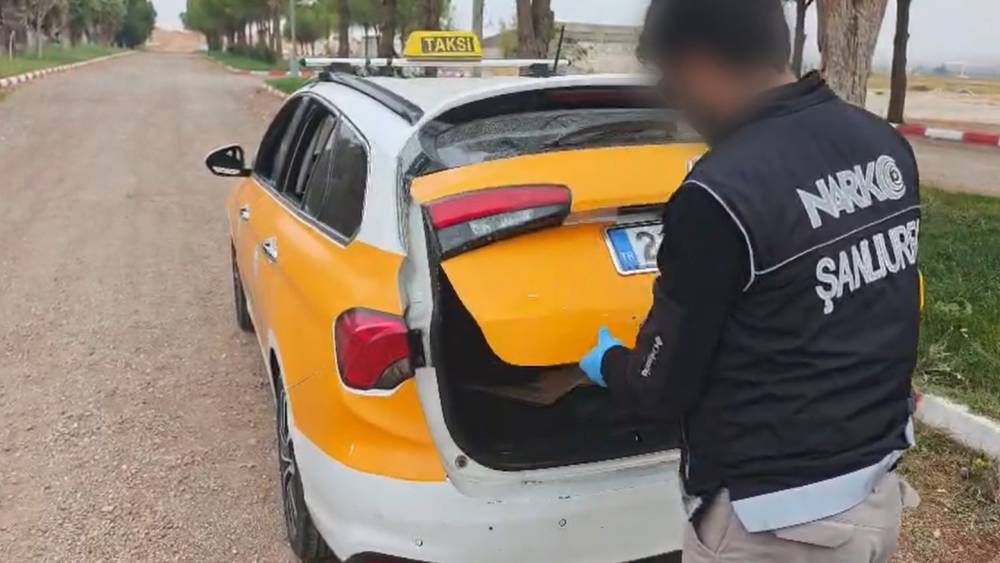 Ticari takside 2 kilo 100 gram skunk ele ge&ccedil;irildi
