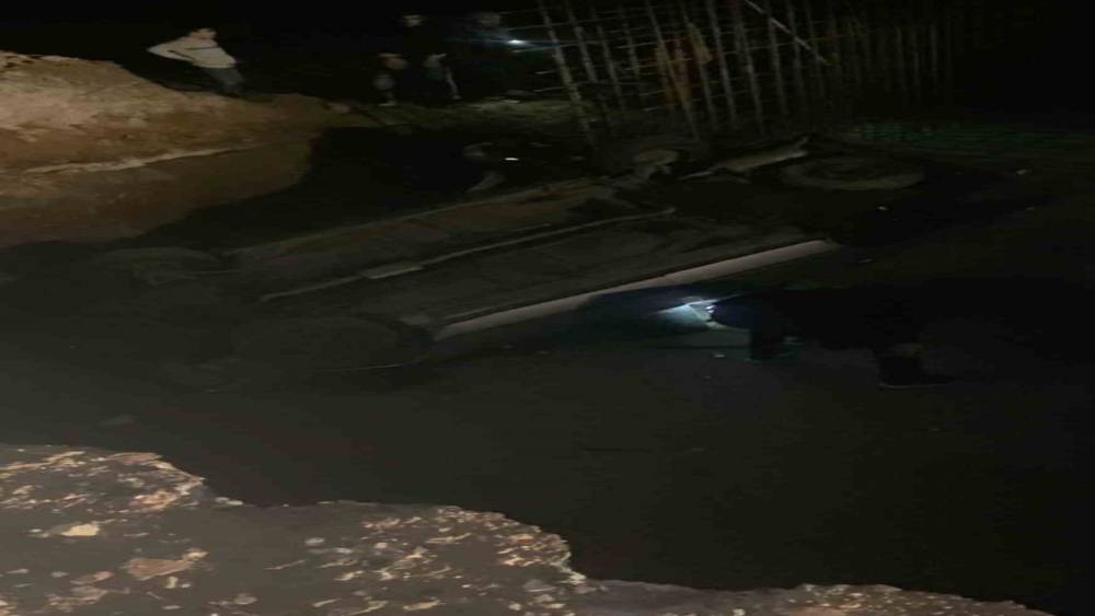 Eskişehir&rsquo;de 1 kişinin &ouml;ld&uuml;ğ&uuml;, 5 kişinin yaralandığı feci kazanın kurtarma anı g&ouml;r&uuml;nt&uuml;leri ortaya &ccedil;ıktı
