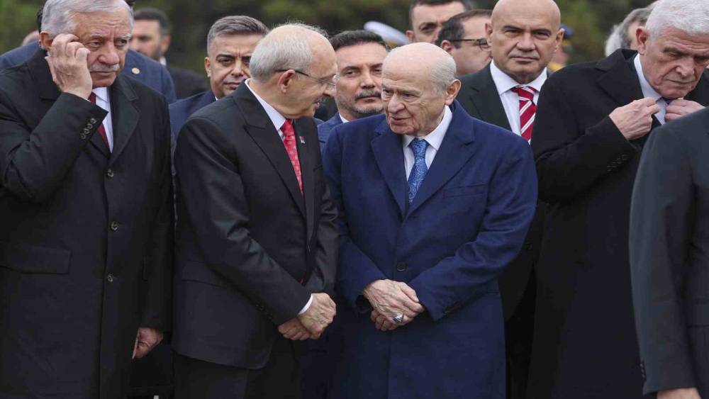 CHP Genel Başkanı Kılı&ccedil;daroğlu ile MHP Genel Başkanı Bah&ccedil;eli Anıtkabir&rsquo;de sohbet etti

