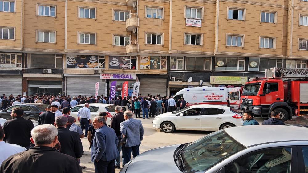 Mardin&rsquo;de asans&ouml;r kabini &ccedil;&ouml;kt&uuml;: 2 yaralı
