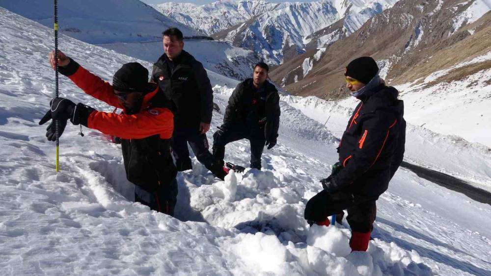 Van’da çığ tehdidine karşı kritik inceleme
