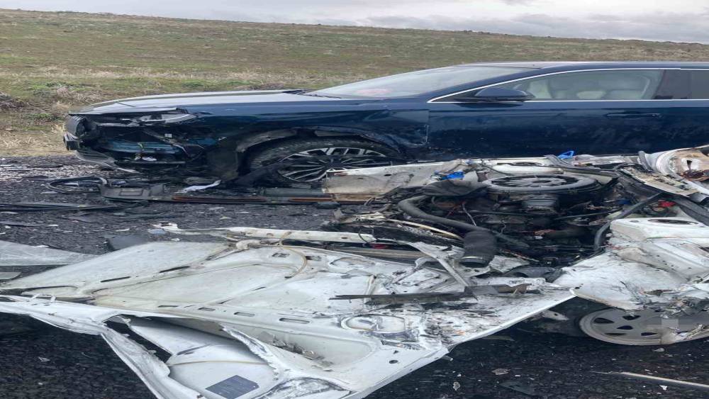 Nevşehir&rsquo;de iki otomobil &ccedil;arpıştı: 1 &ouml;l&uuml;, 2 yaralı
