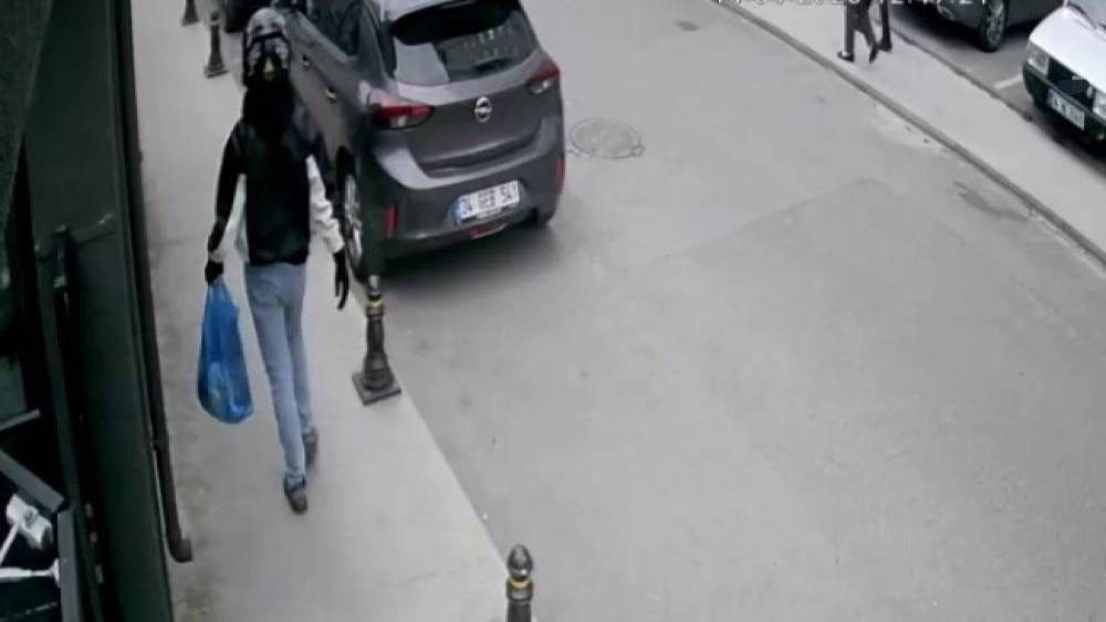 &Uuml;mraniye&rsquo;de otomobilden 2 kilo altın ve 60 bin Euro &ccedil;alan 4 ş&uuml;pheli tutuklandı
