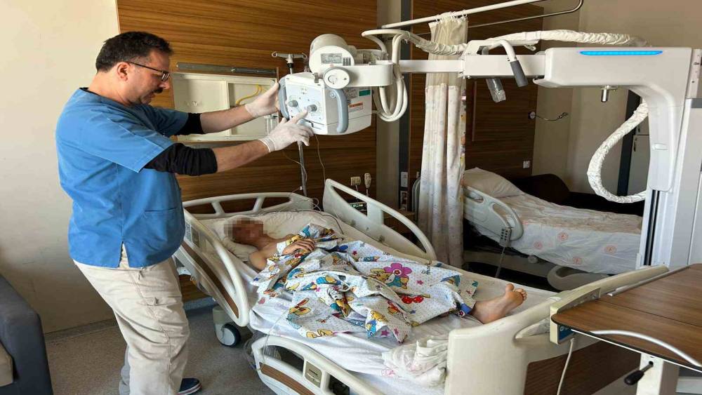 Kuzeninin &ouml;ld&uuml;ğ&uuml;nden habersiz iyileşeceği g&uuml;n&uuml; bekliyor
