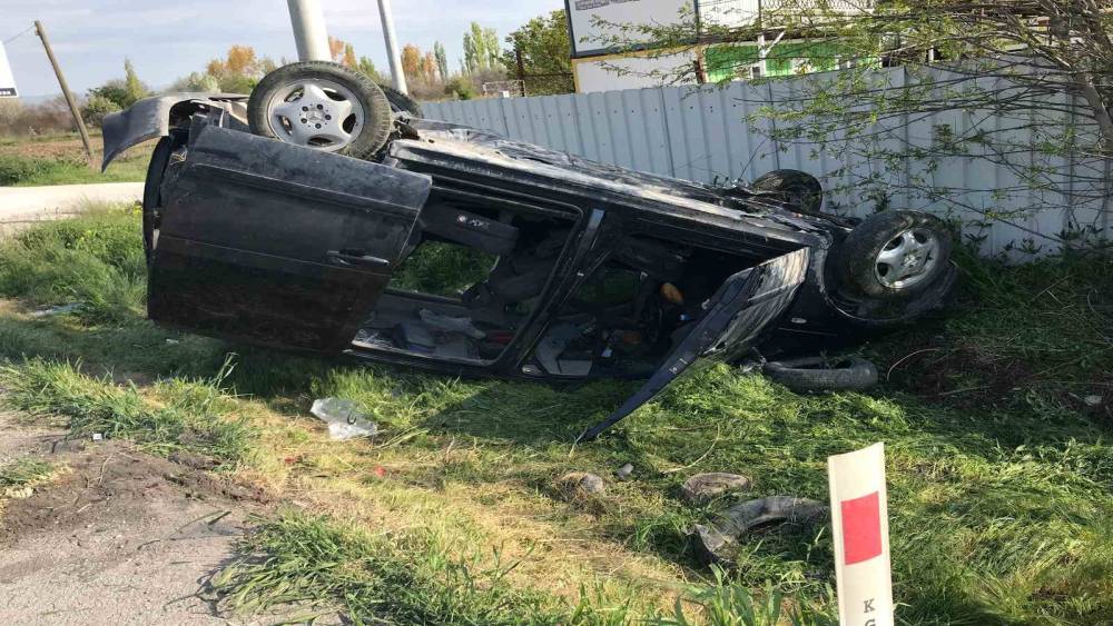 &Uuml;&ccedil; aracın karıştığı kazada 3 yaralı
