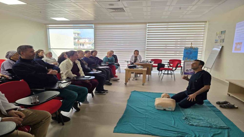 Gazipaşa Devlet hastanesinde personele temel yaşam desteği eğitimi
