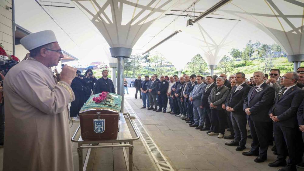 CHP Genel Başkanı &Ouml;zel, gazeteci Yıldırım&rsquo;ın cenaze t&ouml;renine katıldı
