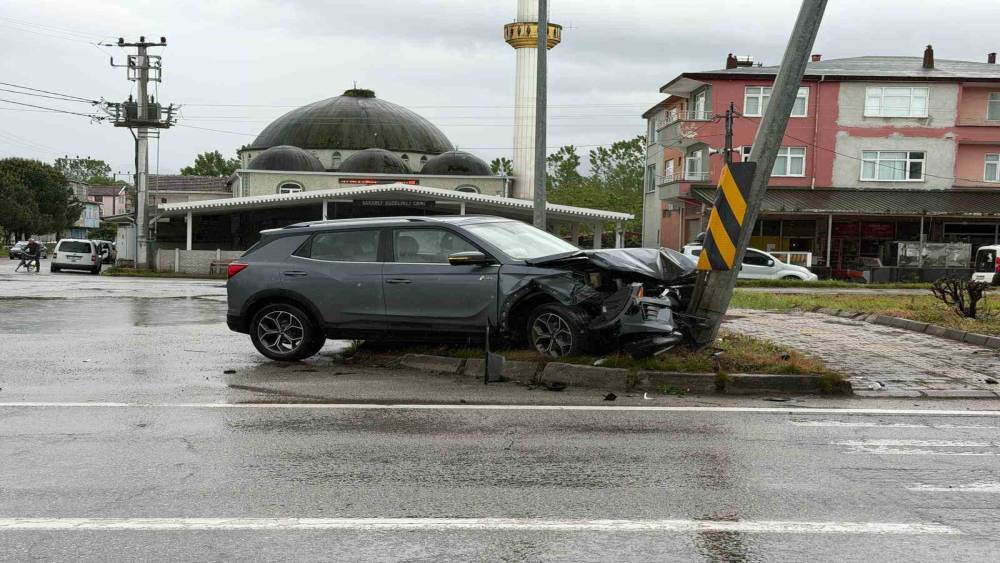 Samsun&rsquo;da d&uuml;ğ&uuml;n yolunda trafik kazası
