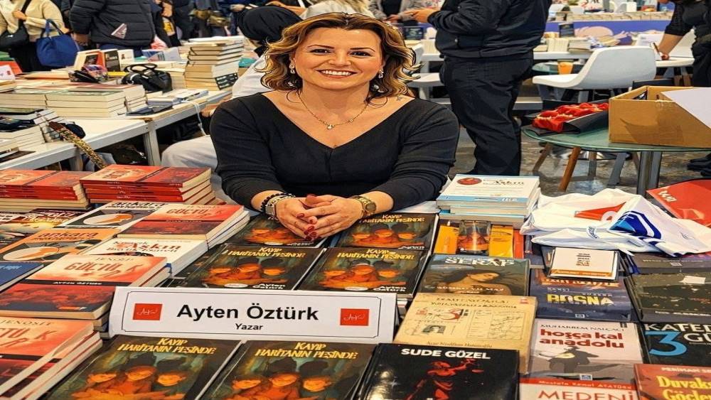 Bayram ziyaretine giden Yazar Ayten &Ouml;zt&uuml;rk bı&ccedil;aklanarak &ouml;ld&uuml;r&uuml;ld&uuml;
