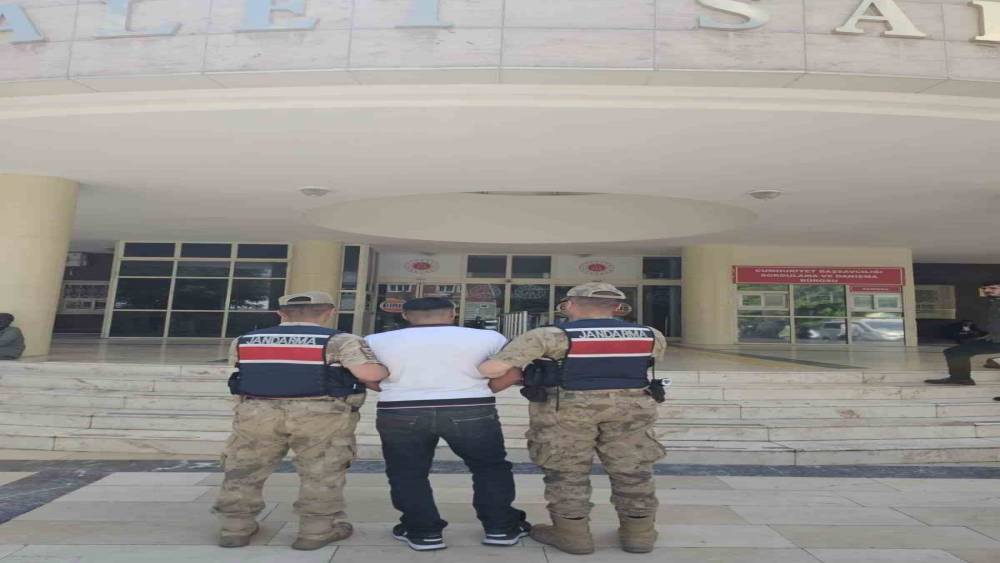 Hırsızlık su&ccedil;undan aranan şahıs yakalandı
