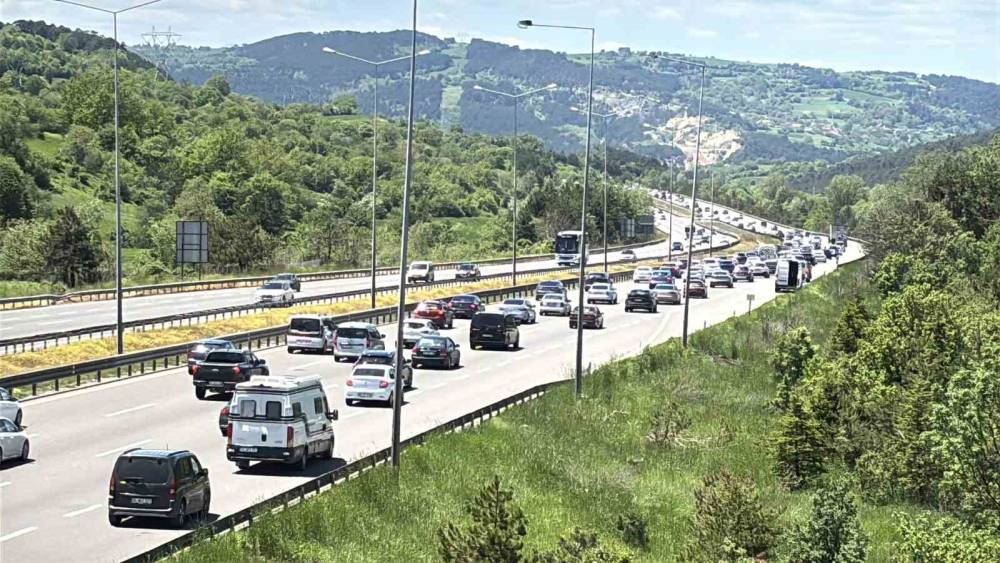 Bolu ge&ccedil;işinde trafik durma noktasına geldi
