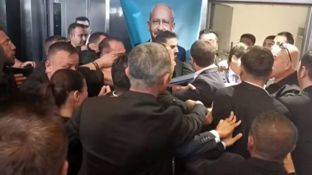 Kılı&ccedil;daroğlu, 2.5 yıl sonra CHP Genel Merkezi&rsquo;nde
