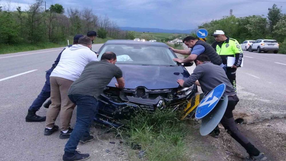 Kastamonu&rsquo;da &uuml;&ccedil; ara&ccedil; &ccedil;arpıştı: 5 yaralı

