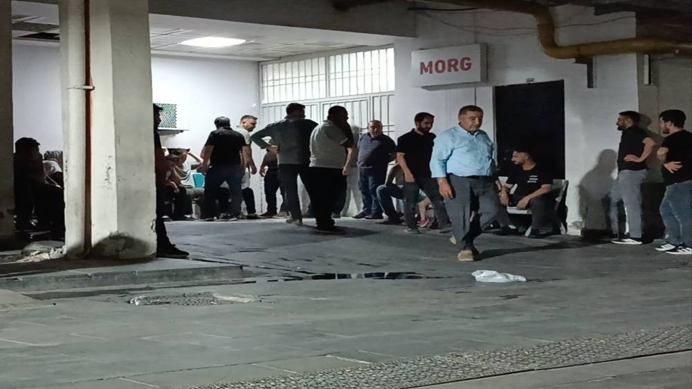 Otomobilin camından sarkan 19 yaşındaki gen&ccedil; hayatını kaybetti
